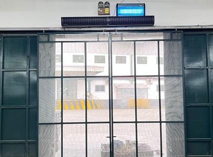 Air shower and mesh doors at the packing area